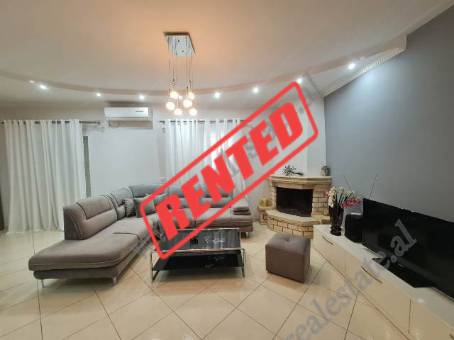 Apartament 3+1 me qira ne Rrugen Vehbi Hoxha, prane Rruges 3 Vellezerit Kondi.
Shtepia pozicionohet